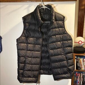 Eddie Bauer Men's Dark Gray Puffer Vest